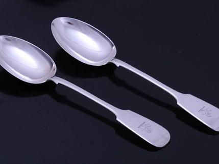 Pair of Edwardian sterling silver fiddle pattern table spoons