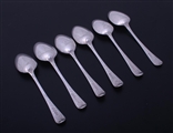 Pretty set of six George III sterling silver Old English with feather edge dessert spoons