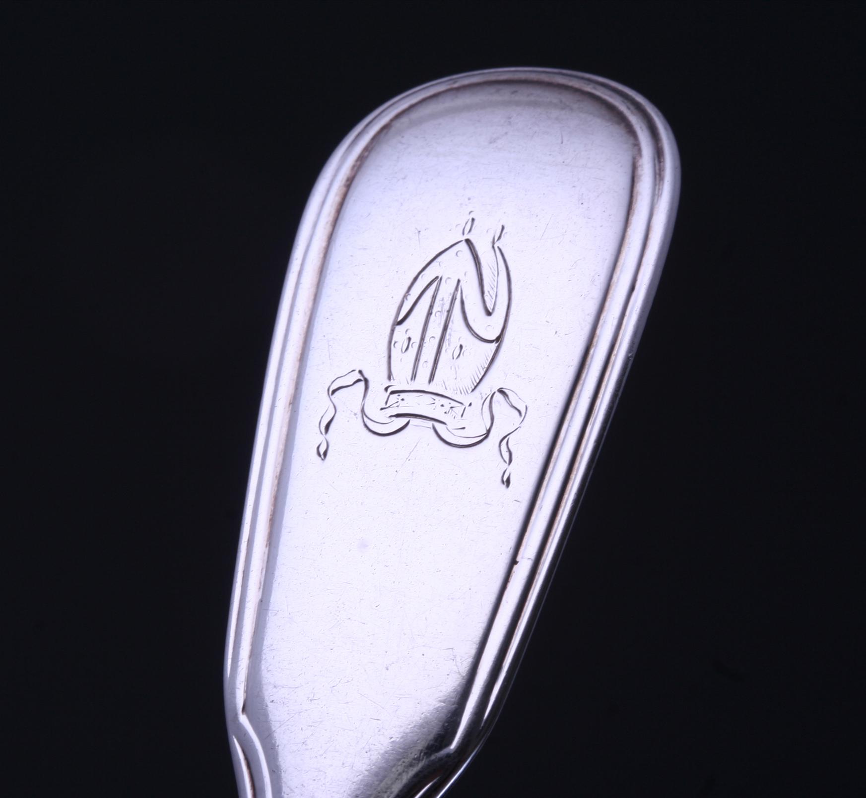 A George IV sterling silver dessert spoon : MyFamilySilver.com